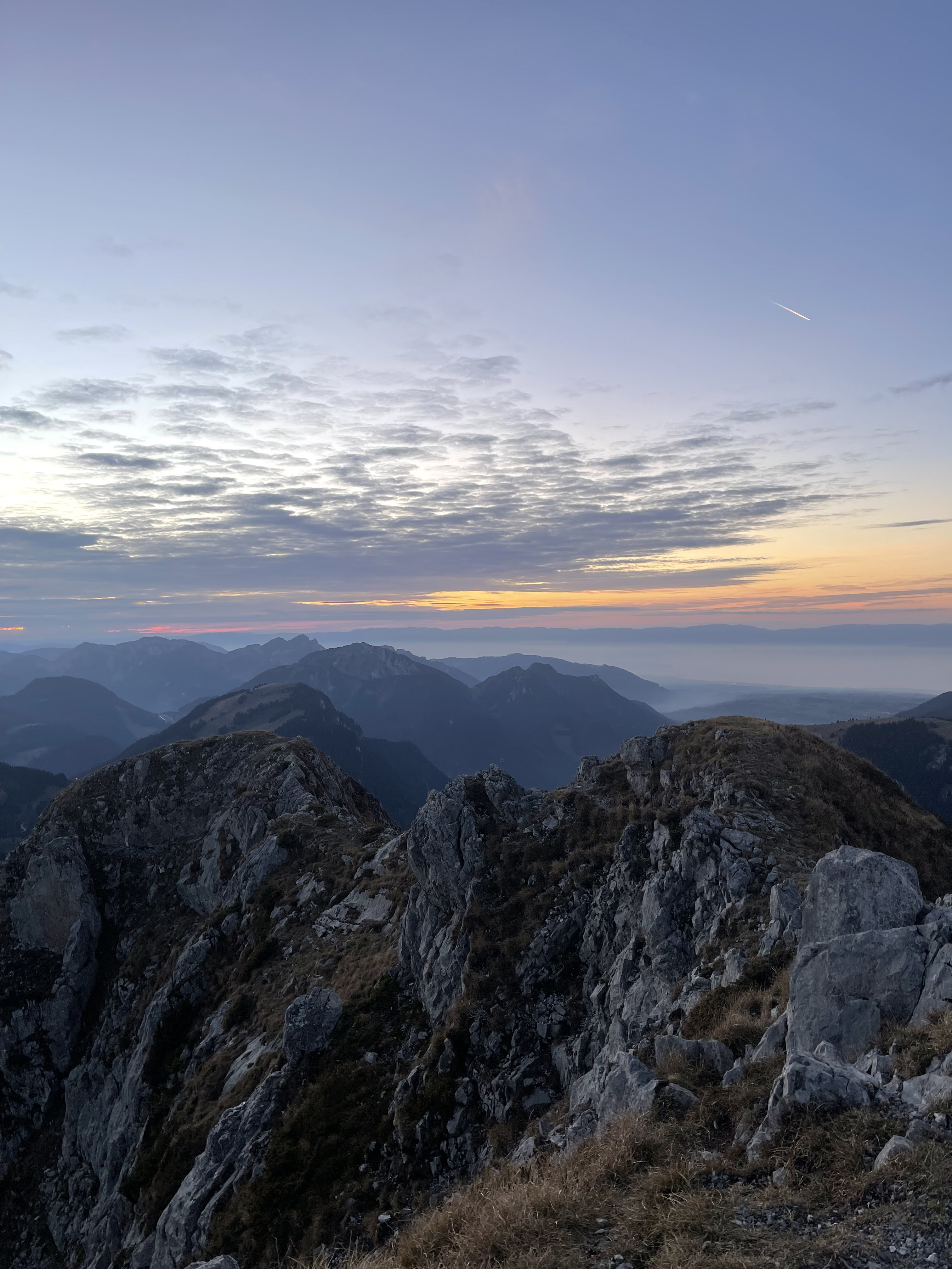 Coucher de soleil sur les crêtes environnantes